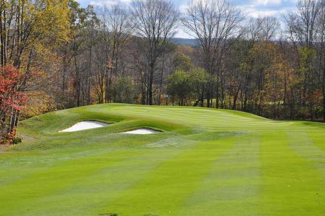 A view of the 13th hole protected by some bunkers at Cold Spring Country Club