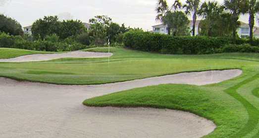 A view of a green protected by bunkers at Highland Woods Golf & Country Club