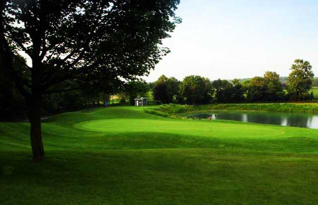 A view of a green with water coming into play at Calerin Golf Course