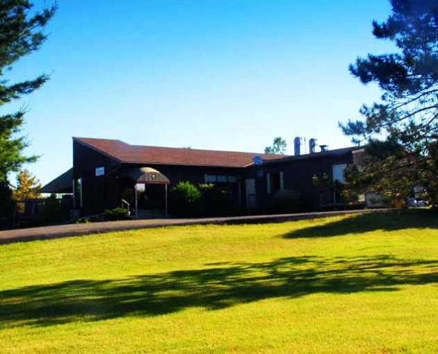 A view of the clubhouse at Burford Golf Links