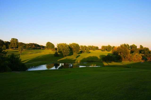 A view of a tee at Oaks Summit Golf Course