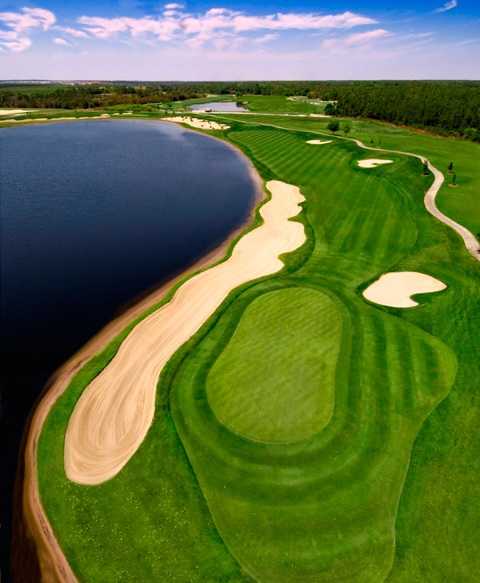 ChampionsGate National: Aerial view of the finishing hole.