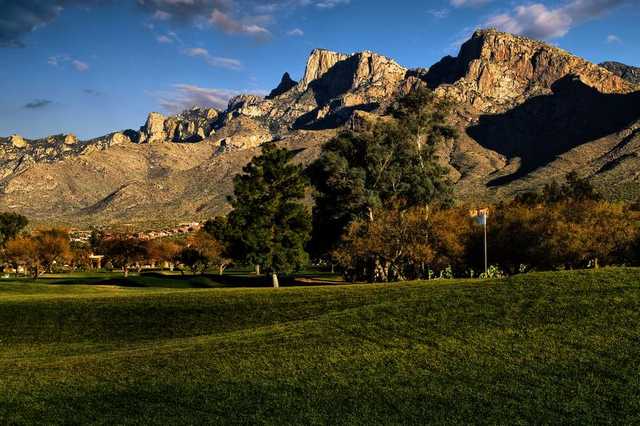 A view of a hole with mountains in the distance at Oro Valley Country Club