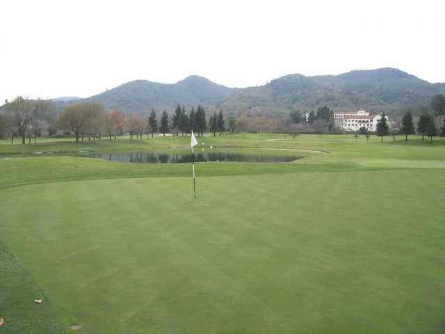 A view of a green at Vintner's Golf Club