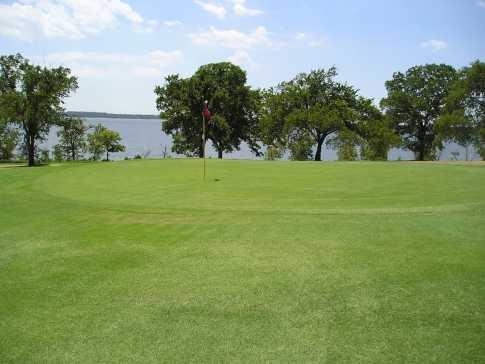 A view of green #14 at Sequoyah State Park Golf Course (Travelok)