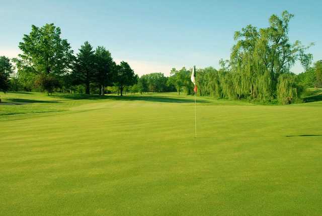 A view of a green and a fairway a Hickory Ridge Golf Club