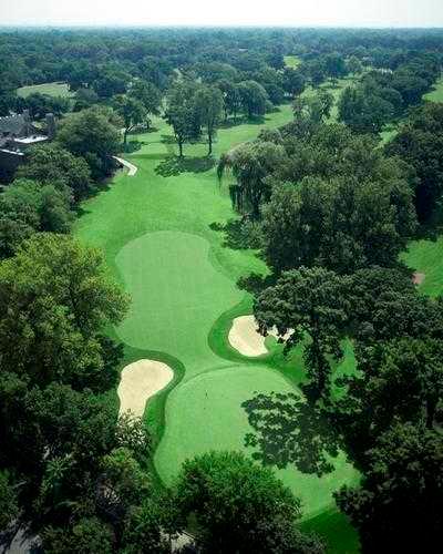 #10 is a straight forward, but challenging par 3 with a slightly elevated tee shot to a green that is tucked into the corner of the golf course, with out of bounds on either side.