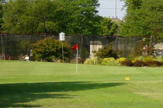 A view of a green at Pinecrest Golf Course (Beltwaygolfer)