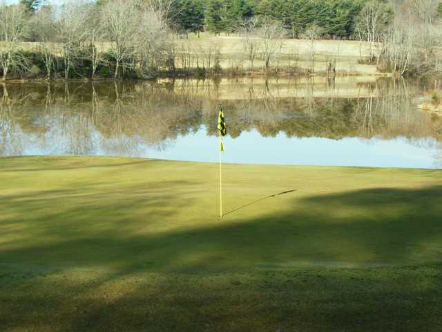 A view of a green with water coming into play at Cedarbrook Country Club