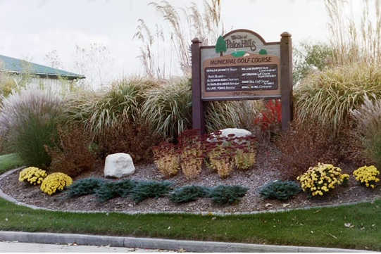 A view of the entrance sign to Palos Hills Golf Club