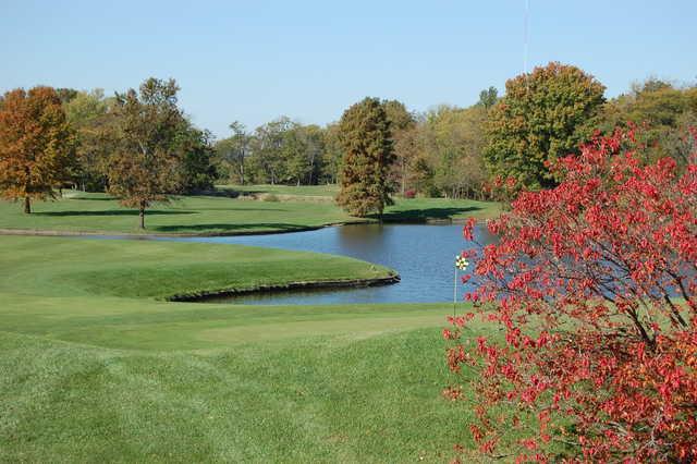 A fall view of green #18 surrounded by water at Championship Course from Governors Run Golf & Country Club