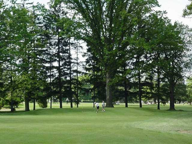 A view of a green at Oakland Beach Golf Club