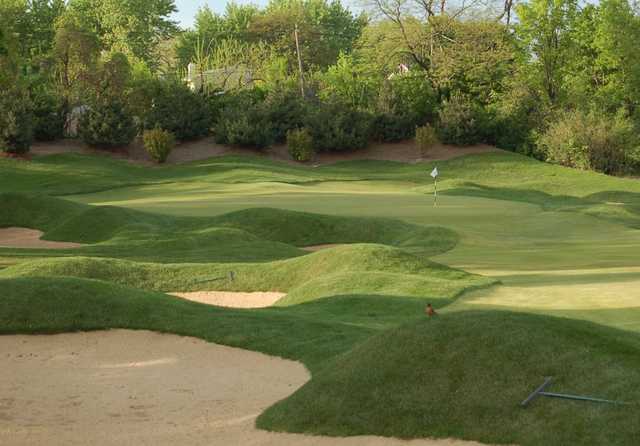 A view of the 14th green at Hinsdale Golf Club