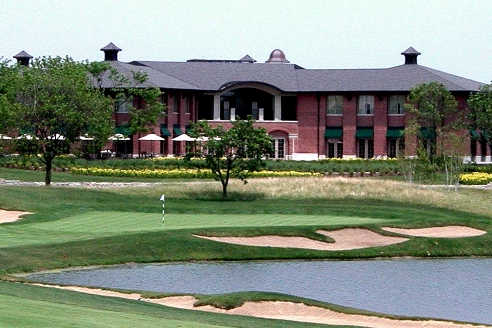 A view of a green with bunkers and water coming into play at Glen Club