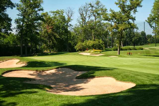 A view of a green surrounded by tricky bunkers at Northmoor Country Club