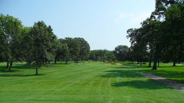 A view from fairway #16 at Bob O'Link Golf Club (GolfTripper)