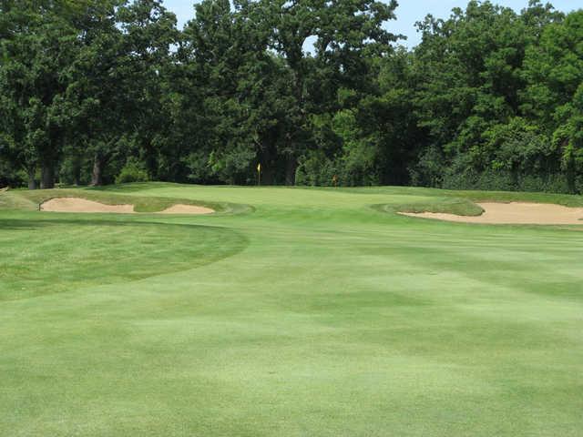 A view of the 16th green flanked by bunkers at Briarwood Country Club (McGolfDesign)
