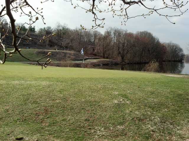A view of a green with water in background at Sprain Lake Golf Course (Swingbyswing)