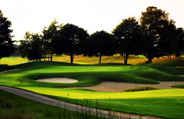 A view of a hole surrounded by a collection of bunkers at Calerin Golf Course