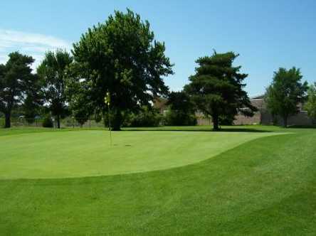 A view of the 1st green at Augusta Country Club