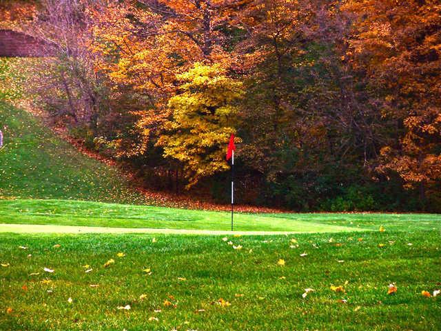 A view of the 2nd green at Glen Lake Golf Course