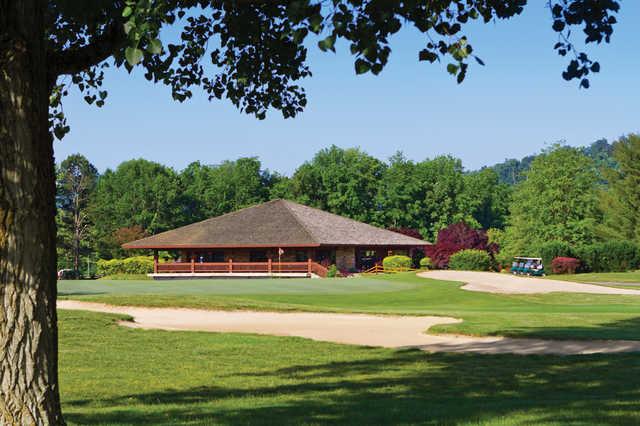 A view of a green with the clubhouse in background at Shawnee State Park Golf Resort