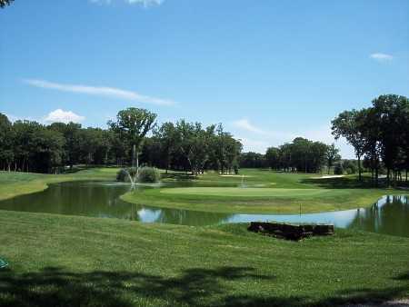 A par 71 – is an alluring track consisting of rolling tree lined fairways, winding doglegs and seven holes overlooking beautifully sculptured ponds.