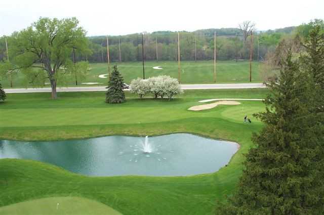 A view of the 9th green at Sycamore Golf Club
