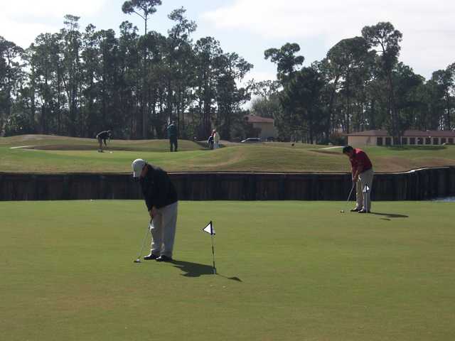 A view of the practice putting green at Sun 'n Lake Golf & Country Club