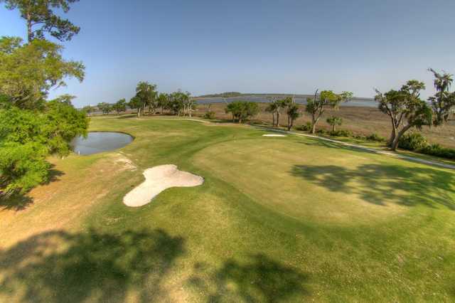 A view of a green protected by sand traps at Heritage Oaks Golf Club