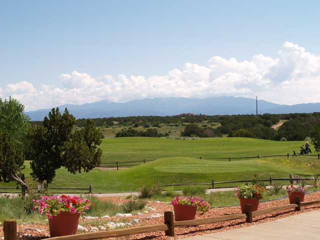 A view of a tee at Marty Sanchez Links de Santa Fe.