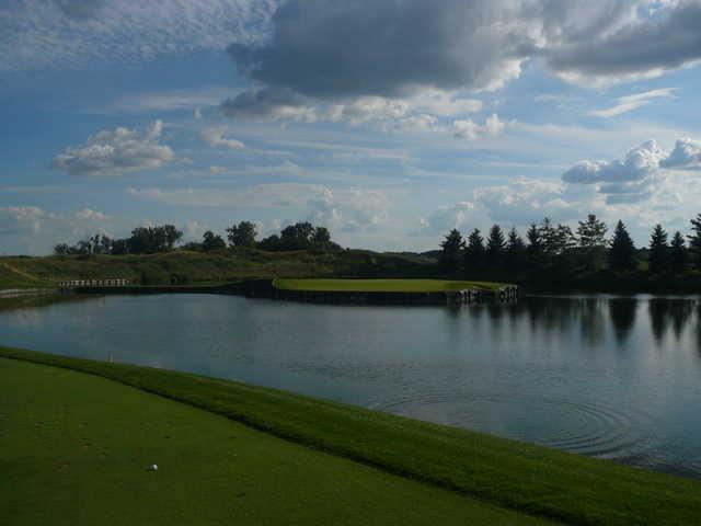 Eagle Eye GC: The island green on Eagle Eye Golf Club's 17th