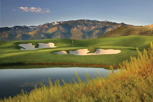 A view of a green protected by bunkers at Somersett Country Club