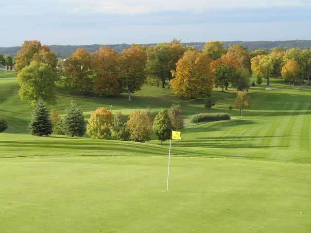View of a green at Valley View Golf Club