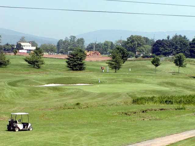 View of the 6th hole at Maple Run Golf Course