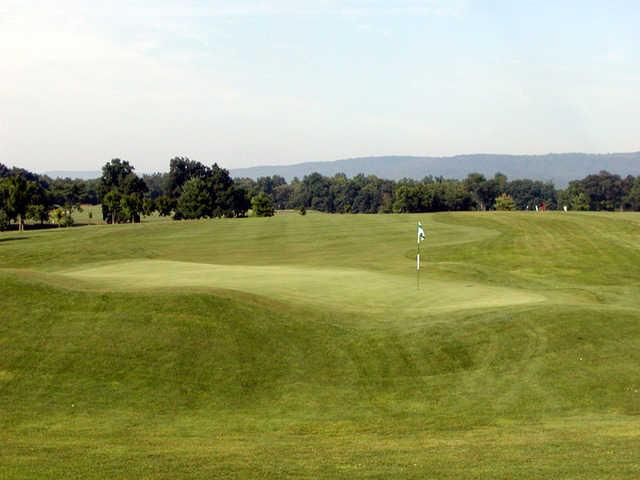 A view of the hole #8 at Maple Run Golf Course