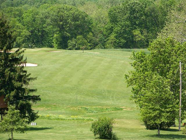 View of the hole #2 at Maple Run Golf Course