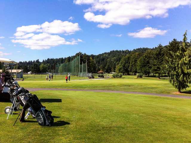 A sunny day view of the practie area at Mint Valley Golf Course