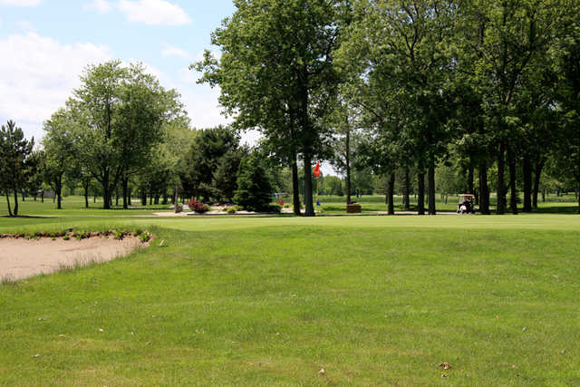 A view of a green at Niagara Falls Golf Club
