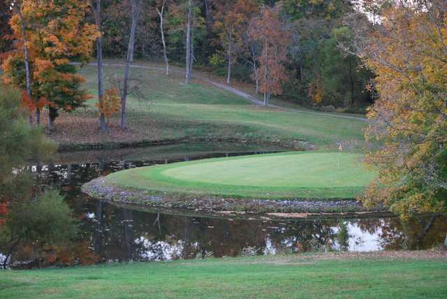 A view of a hole surrounded by water at Vineyard Golf Course