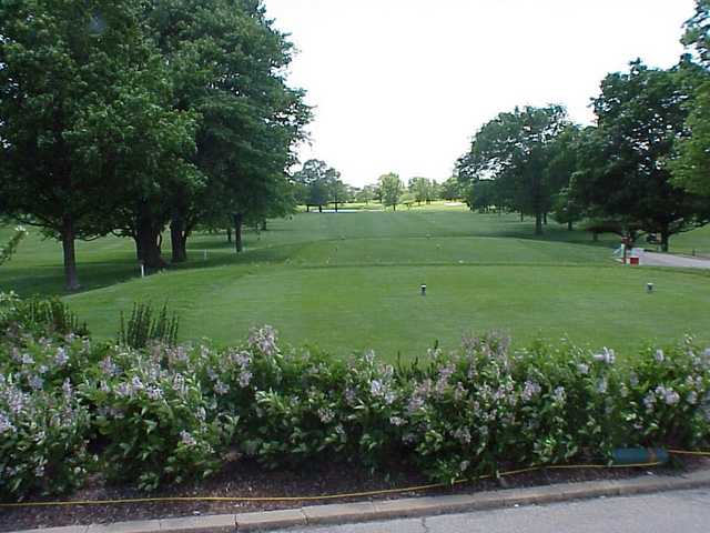 A view of hole #1 at Village Greens of Woodridge