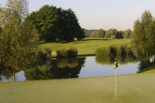 A view of a hole with water in background at Golf de Val-Grand