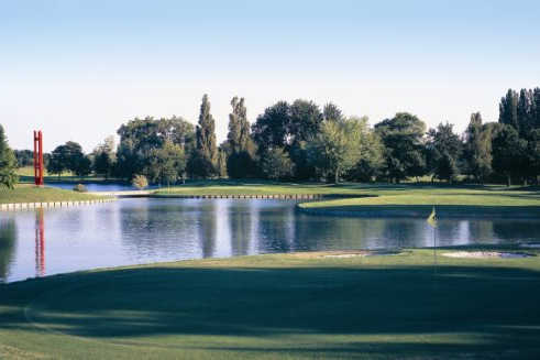 A view of a green with water coming into play at UGolf du Château de Cély.