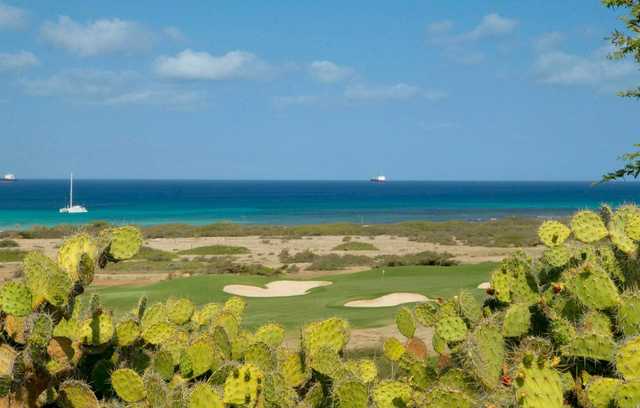A view of a well protected green with the ocean in the distance at Tierra del Sol Resort & Golf