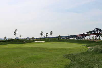 A view of the 5th hole from Skyway Golf Course at Lincoln Park West