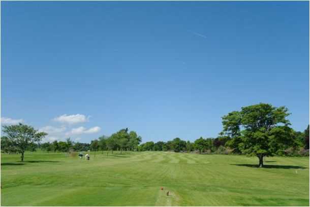 The opening hole at Dundas Parks Golf Club