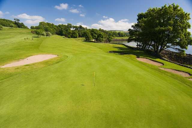 The 3rd green at Aberdour with the River Forth to the side