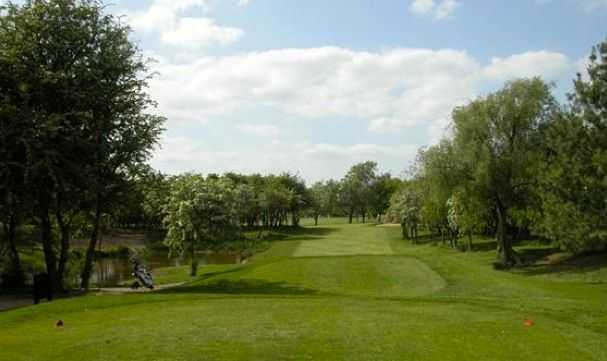 Tight tee shot at Radcliffe-on-Trent GC