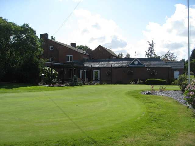 Beautiful view of the putting green and clubhoue at Shrewsbury Golf Club