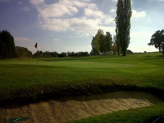 Bunker protecting the 9th/18th green at Stone Golf Club